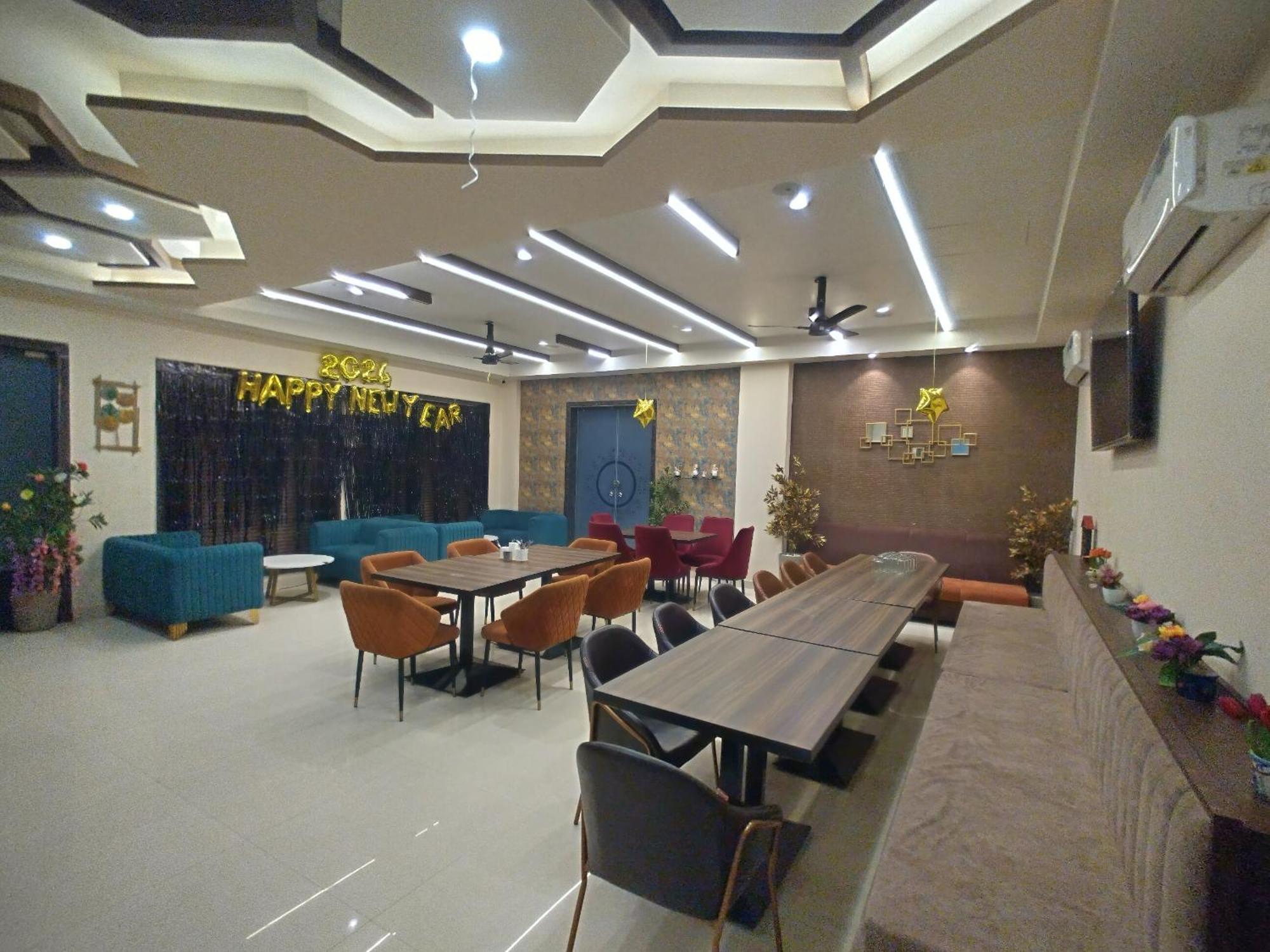 The Imperial Hotel And Convention Centre Kanpur Exterior foto