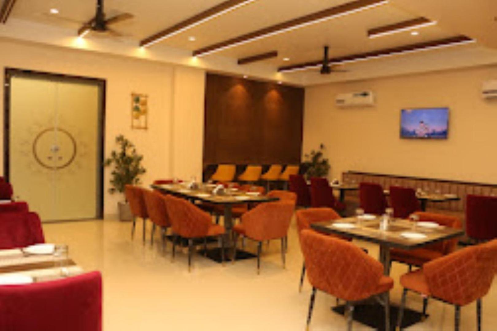 The Imperial Hotel And Convention Centre Kanpur Exterior foto